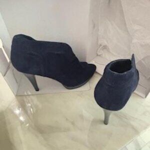 Nine West Navy Heel